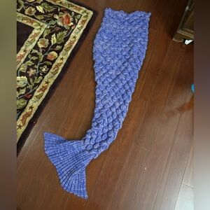 Mermaid Tail cozy, detailed purple speckled, Blanket